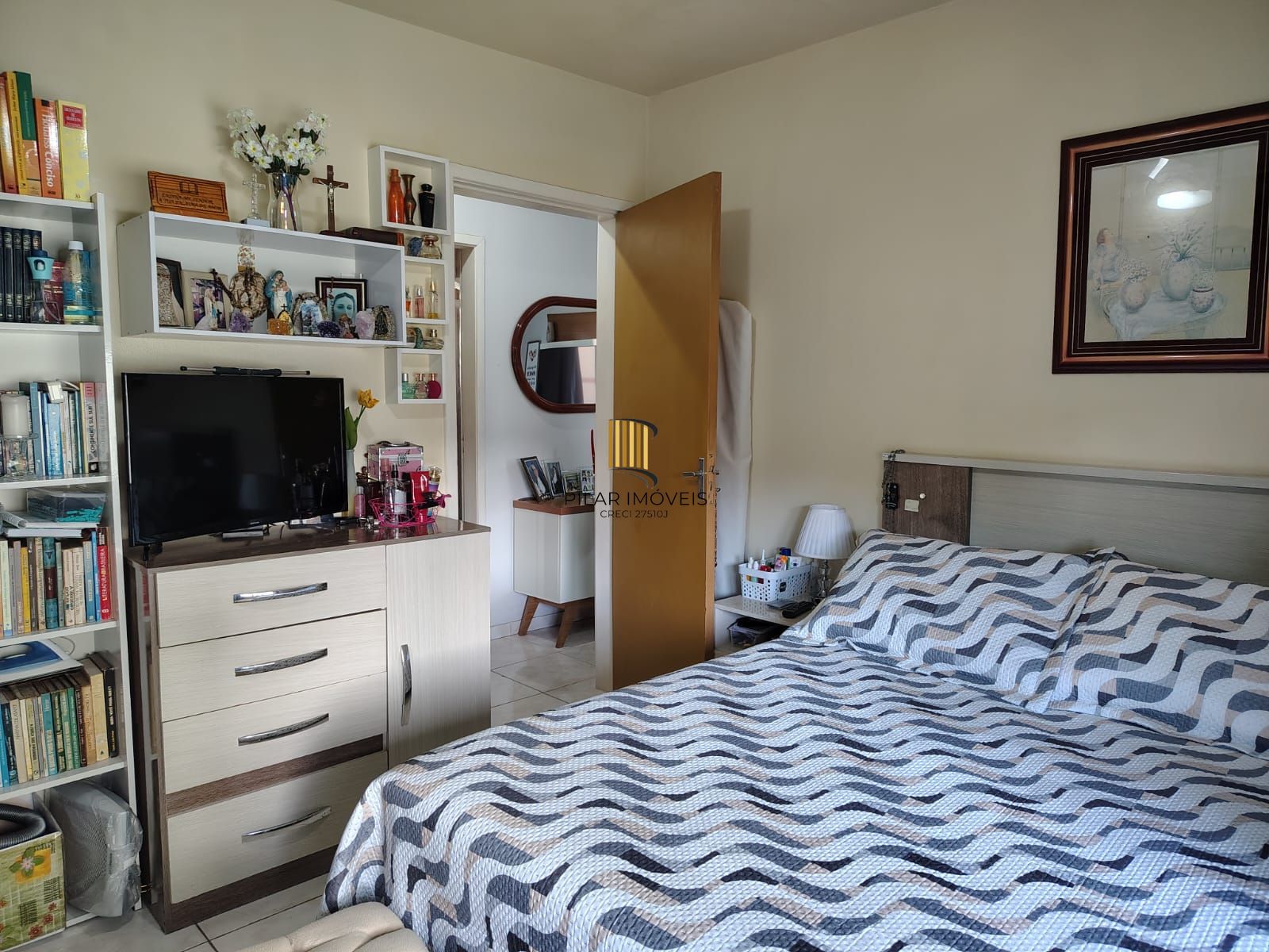Apartamento de 2 dormitórios, 1 vaga, no bairro Camaqua.