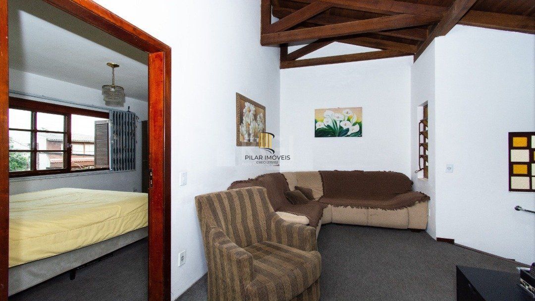 Casa para Venda - 238m², 3 dormitórios, sendo 1 suites, 3 vagas - Camaquã