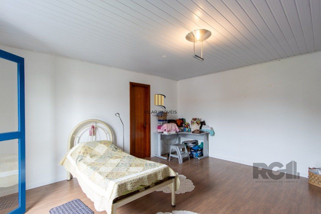 Casa térrea, 3 quartos, edícula, com 2 suites, pátio - Bairro Guarujá