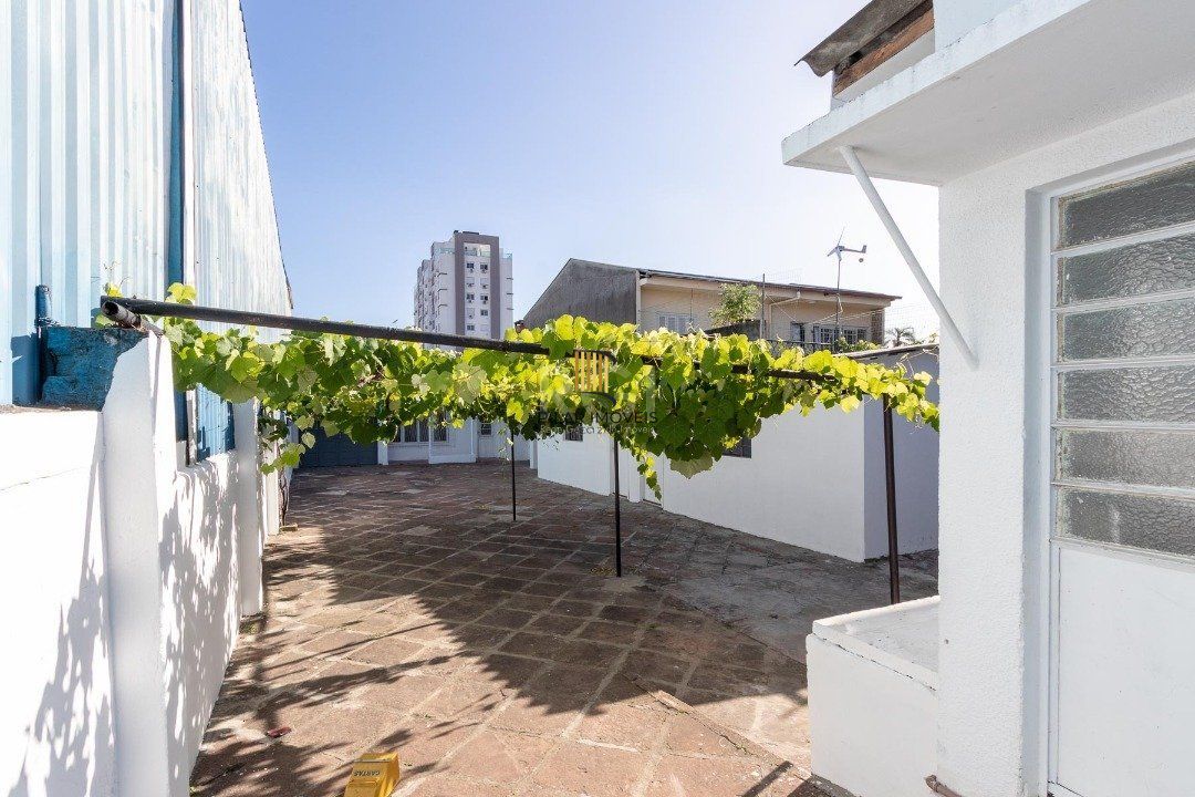 Casa para Venda - 180.2m², 3 dormitórios, 3 vagas - Medianeira