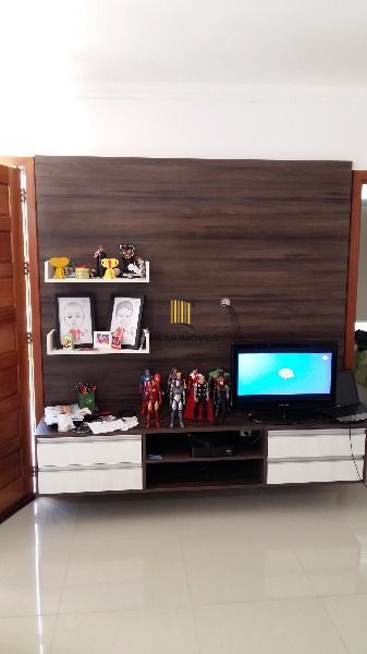 Casa 3 dormitórios no bairro Hípica