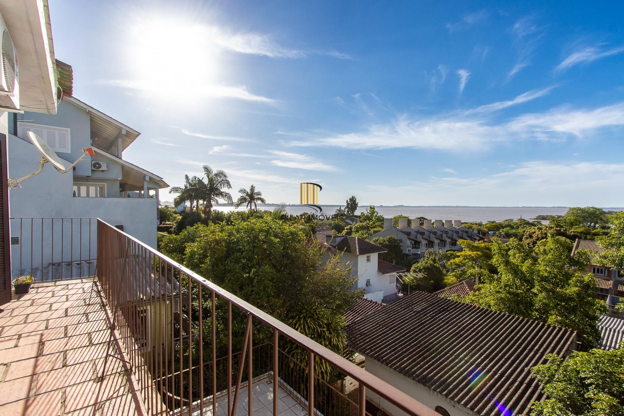 **Casa de 05 dormitórios, 03 suítes, 06 Banheiros, com 315,10m² privativos na Vila Conceição, Porto Alegre, RS**