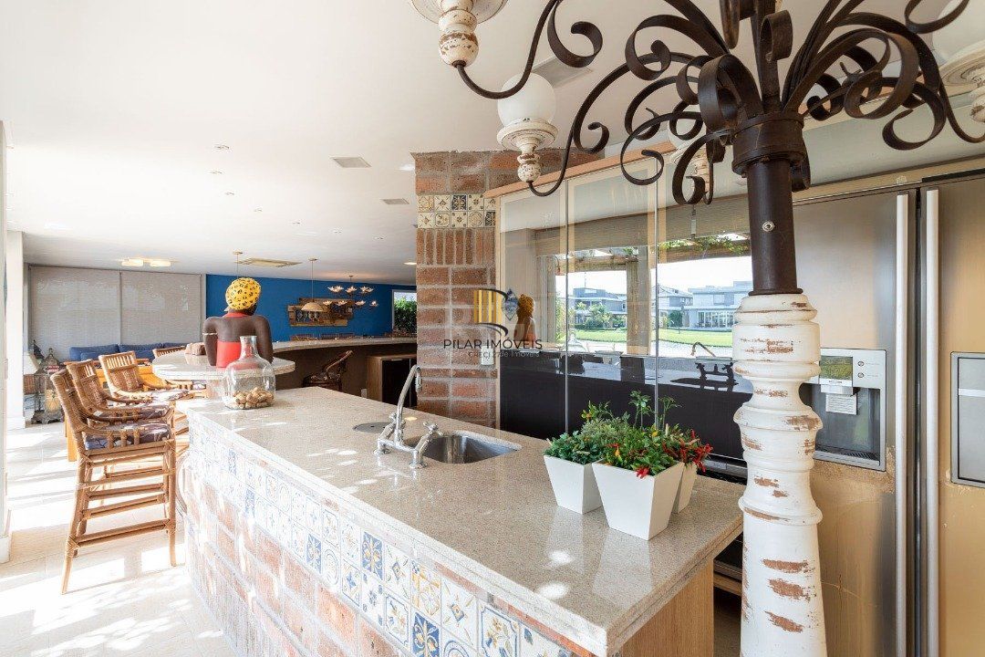 Casa Condominio para Venda - 399m², 5 dormitórios, sendo 5 suites, 4 vagas - Atlântida