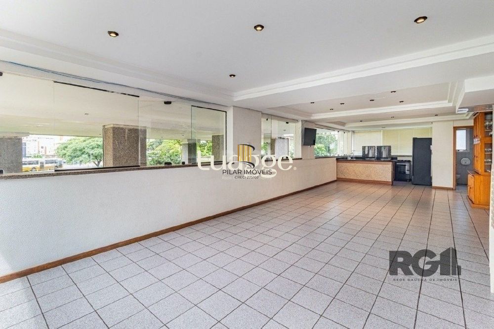 Apartamento de 2 dormitórios e 1 vaga de garagem no Centro Histórico.