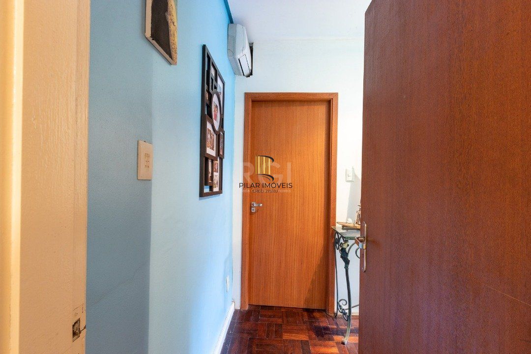 Casa para Venda - 292.21m², 4 dormitórios, sendo 2 suites, 3 vagas - Tristeza