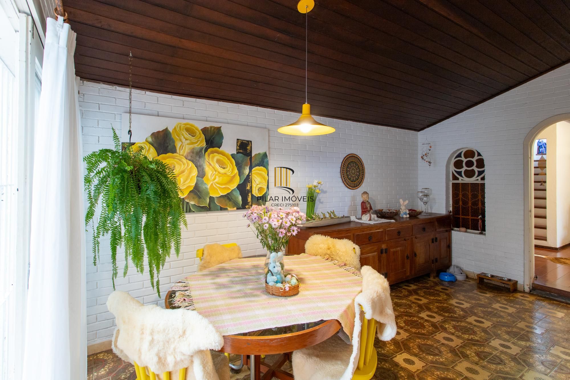 Casa 5 dormitórios no bairro Vila Assunção