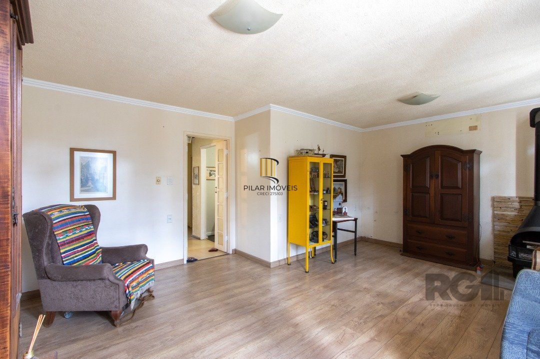 Casa para Venda - 239m², 5 dormitórios, sendo 1 suites, 2 vagas - Hipica