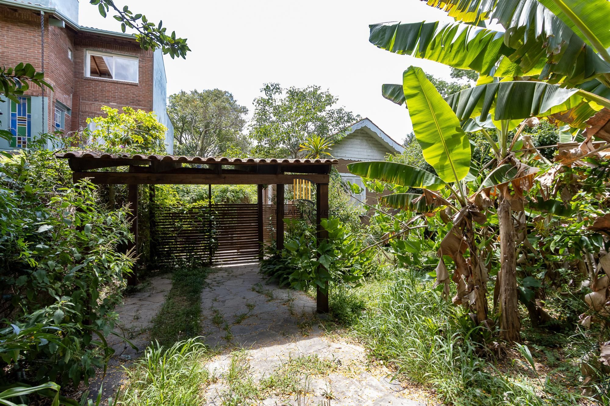 Bela casa térrea, 2 dormitórios e 1 suite - Parte alta do Bairro Espirito Santos