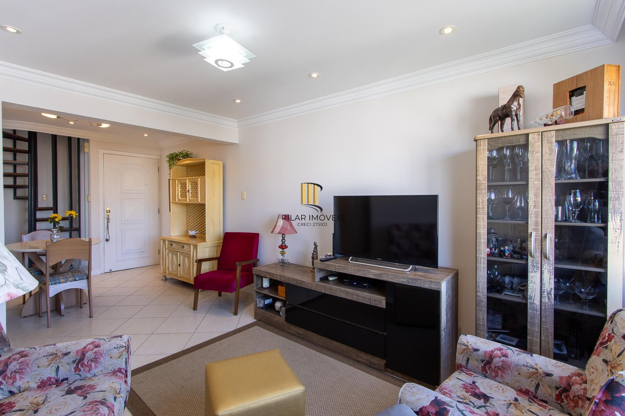 Cobertura com 2 dormitórios, incluindo 1 suíte.