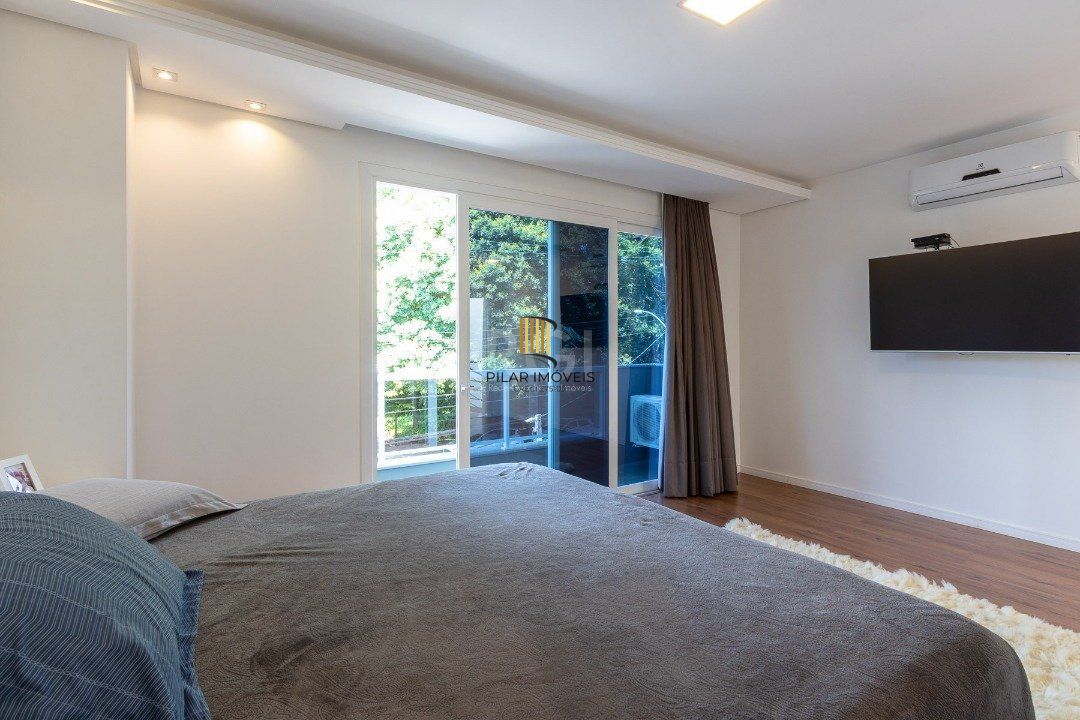 Casa para Venda - 420m², 3 dormitórios, sendo 3 suites, 8 vagas - Ipanema