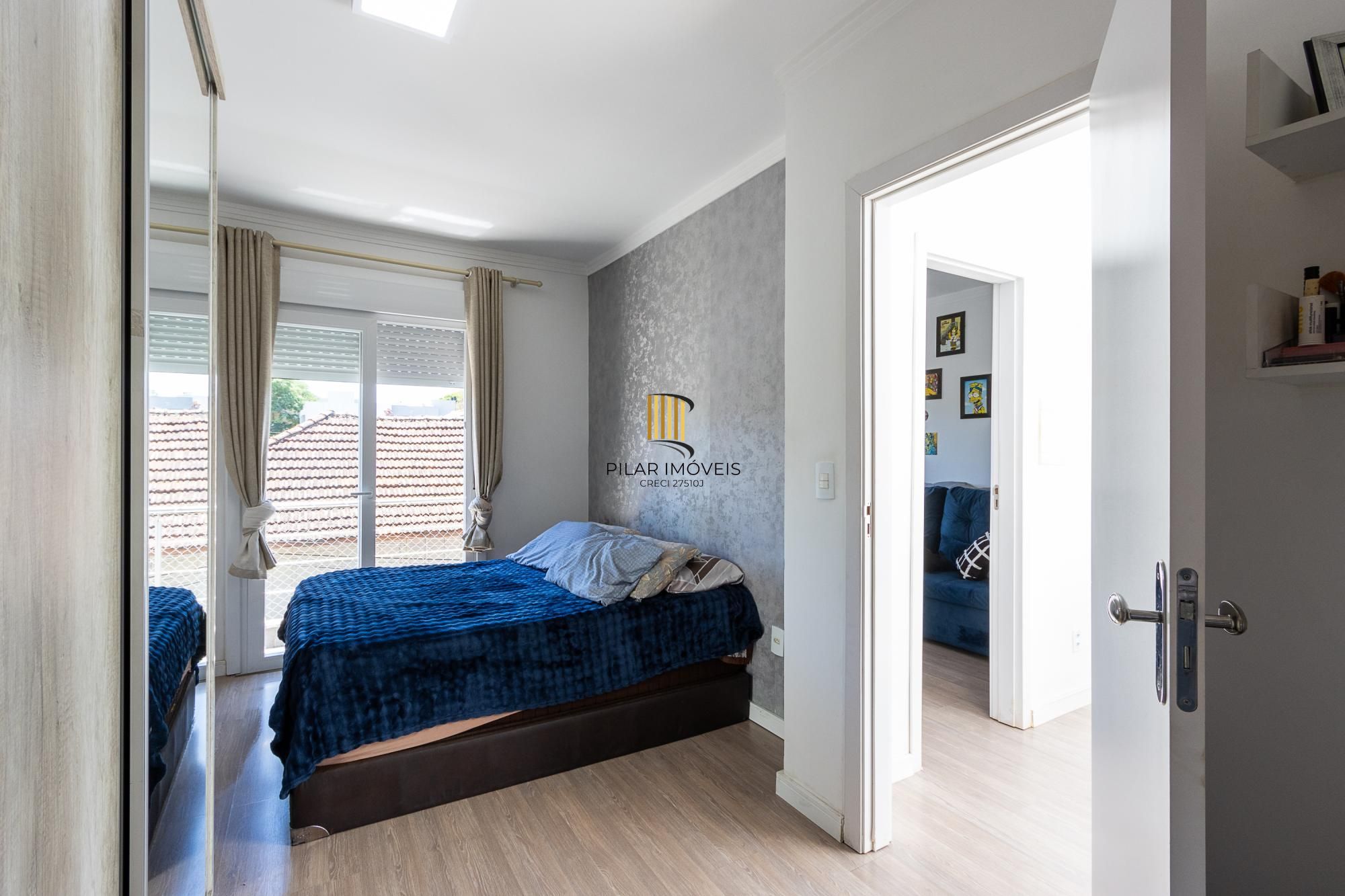 Linda  Casa em condomínio , localizada no bairro TRISTEZA, Zona Sul de PORTO ALEGRE..