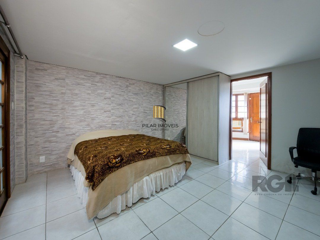 Casa 4 dormitórios no bairro Glória