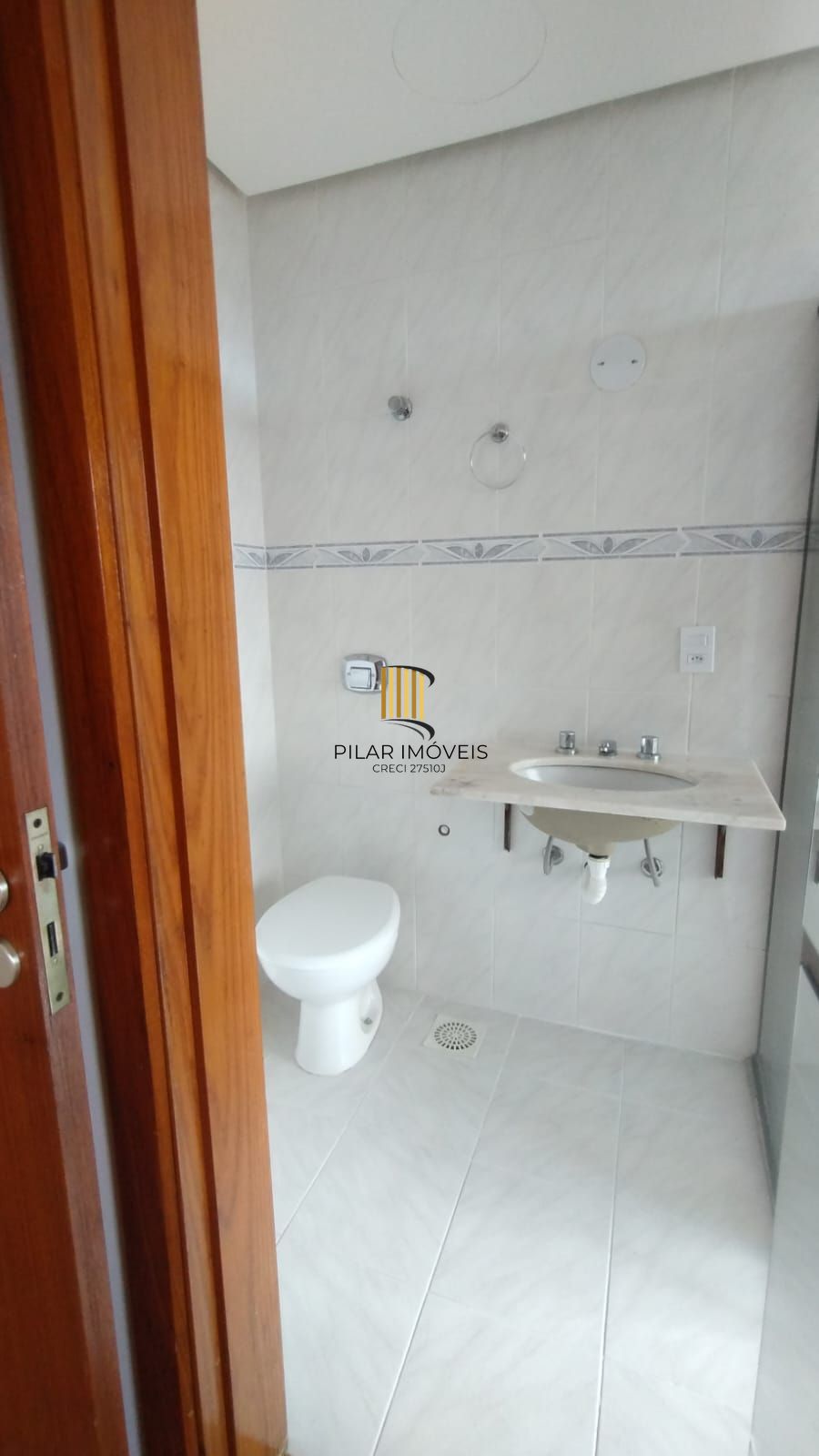 Apartamento de 2 dormitórios, 1 suíte e 2 vagas de garagem no bairro Tristeza.