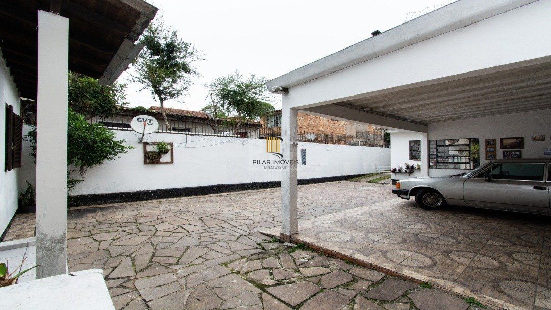 Casa para Venda - 238m², 3 dormitórios, sendo 1 suites, 3 vagas - Camaquã