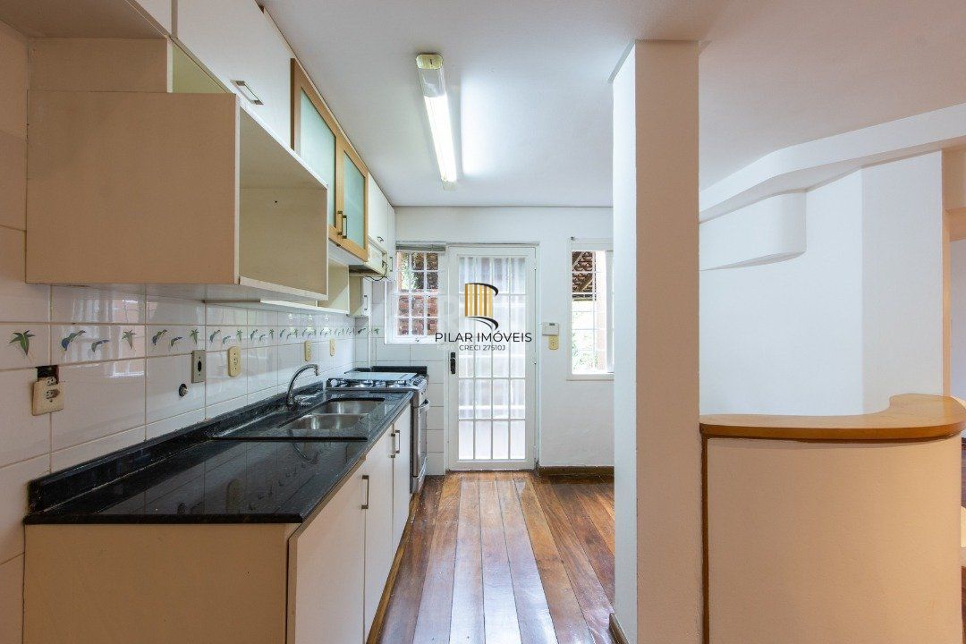 Sobrado com 300m² à venda, 3 quartos, 1 suite, 2 vagas - Bairro Espírito Santo