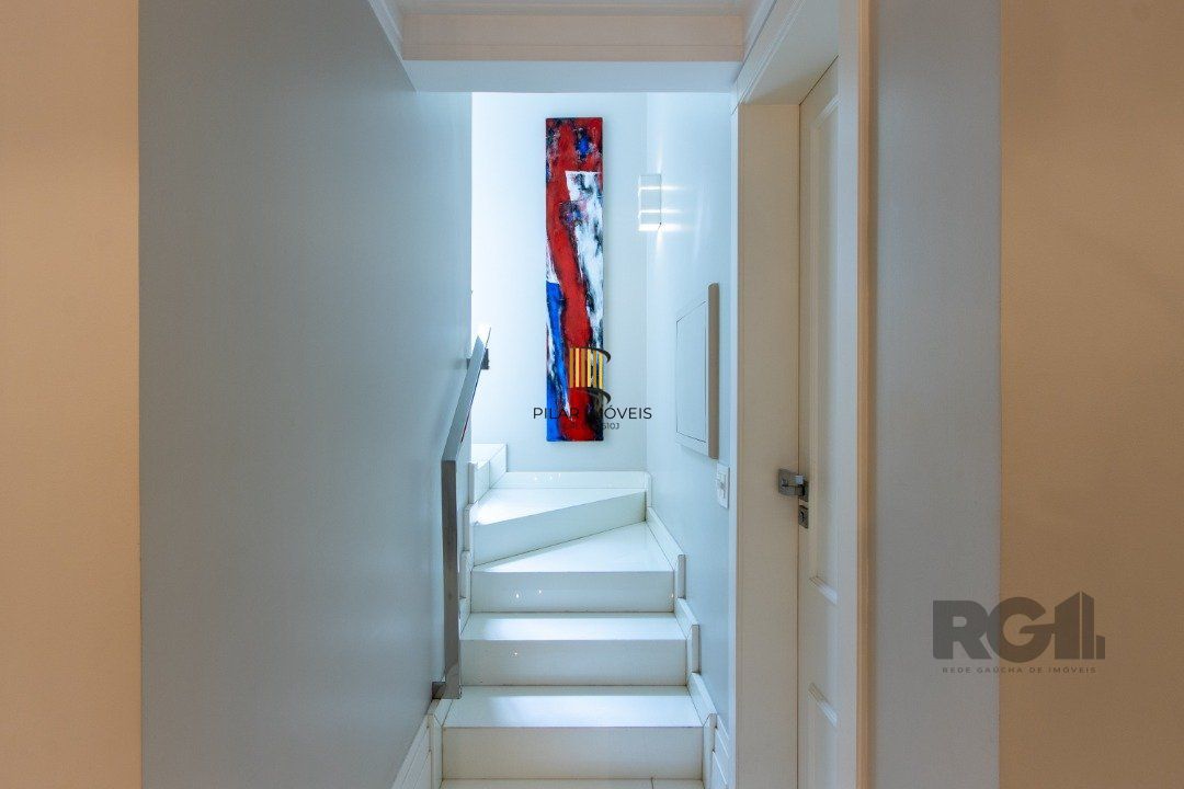 Casa em condominio, mobiliada com 741m² privativos , com 3 suítes- master