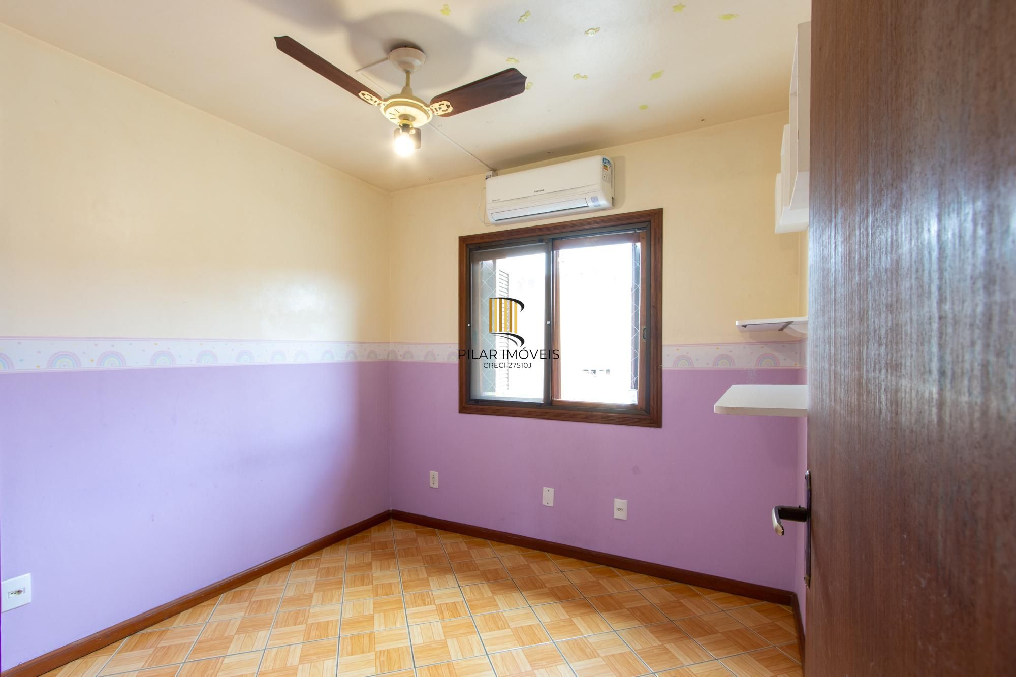 A casa possui 78m² de área construída, com um adicional de 20m²