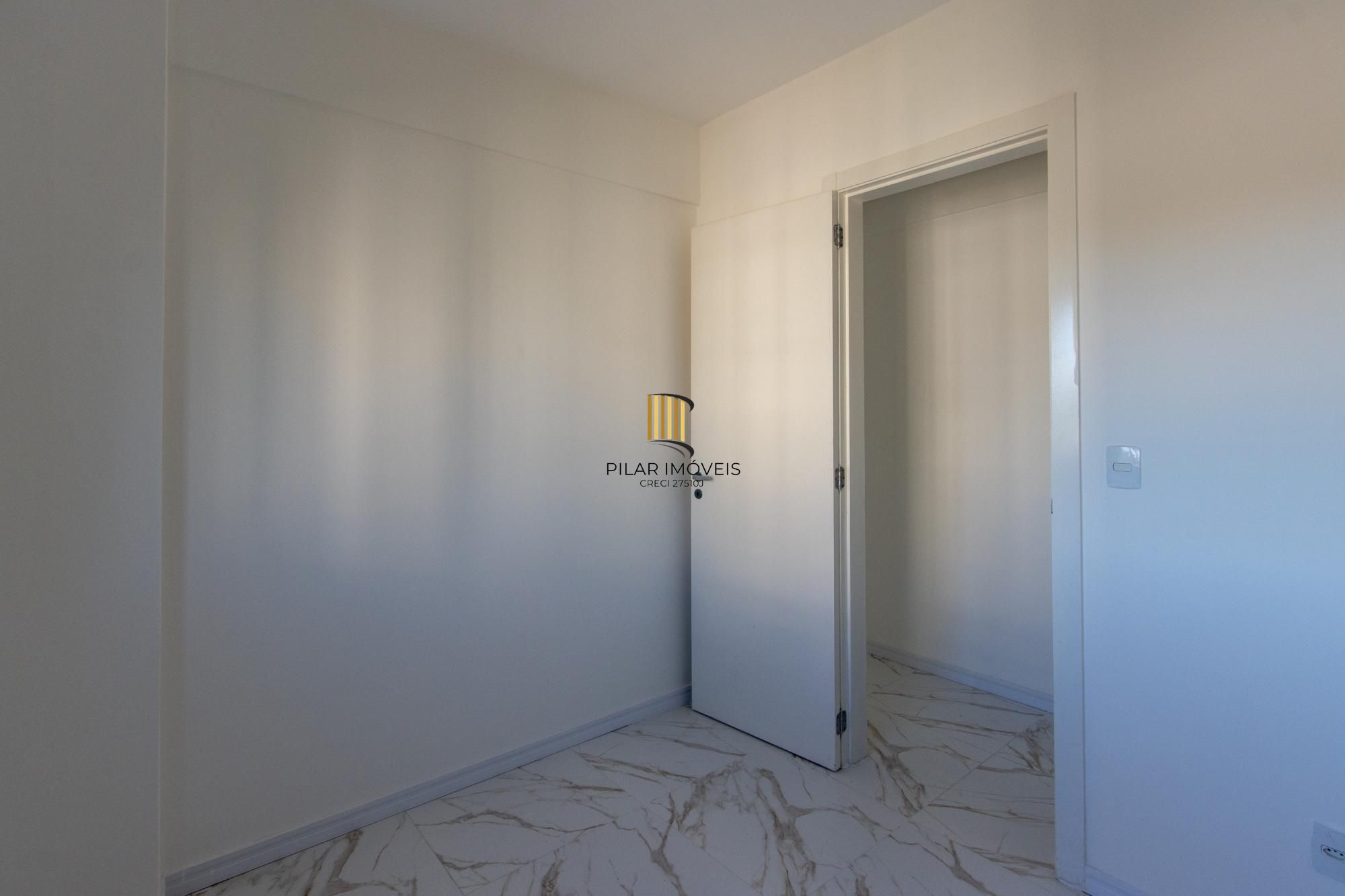Apto com 3 dormitórios suíte e box coberto ( nunca habitado e reformado )