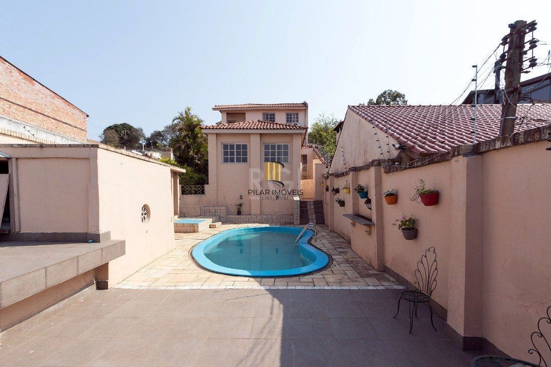 Casa para Venda - 320m², 5 dormitórios, sendo 2 suites, 3 vagas - Tristeza