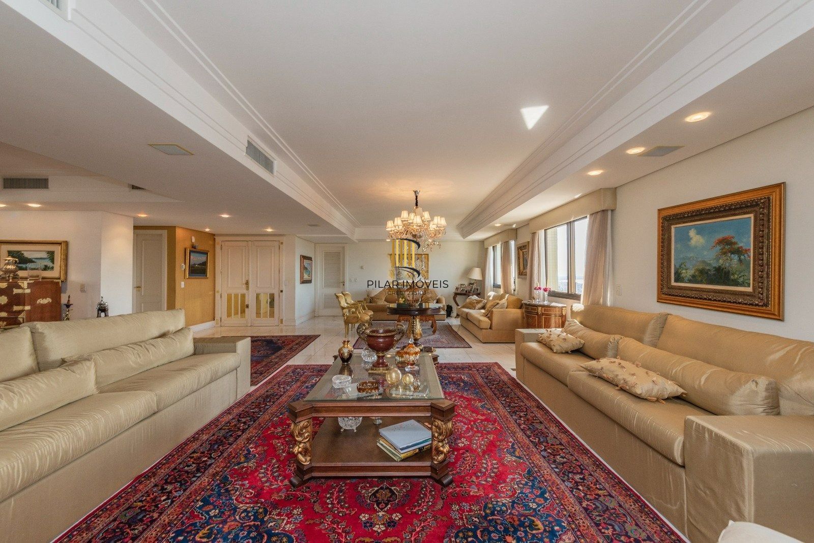 Clássica Cobertura, 600m2 privativos, 4 Dormitórios Sendo 3 Suítes!