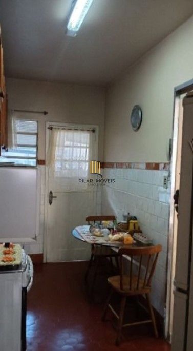 Apartamento 2 dormitórios desocupado à venda no bairro São João