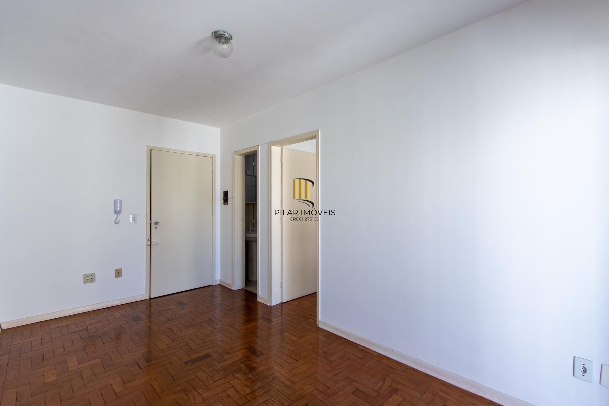 Apartamento 1 quarto, com sacada, andar alto com vista livre - Centro Histórico