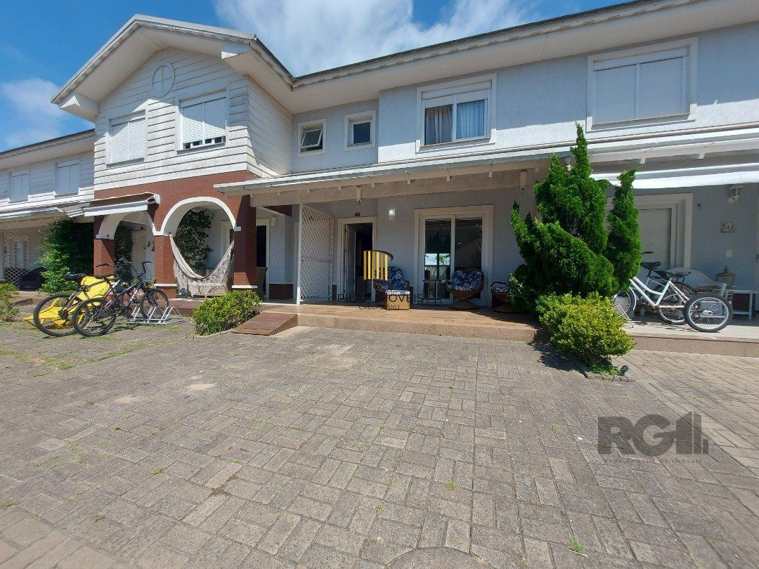 Casa em Condomínio Fechado com 3 quartos e 150m² privativos