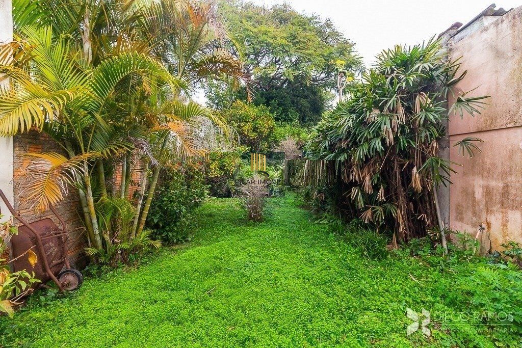 Casa térrea à venda, com 2 suites, 3 banheiros, edicula, pátio, 2 vagas - Bairro Medianeira