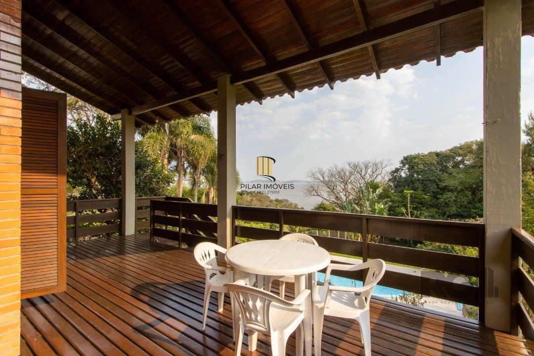 Casa para Venda - 220m², 3 dormitórios, sendo 2 suites, 5 vagas - Espirito Santo