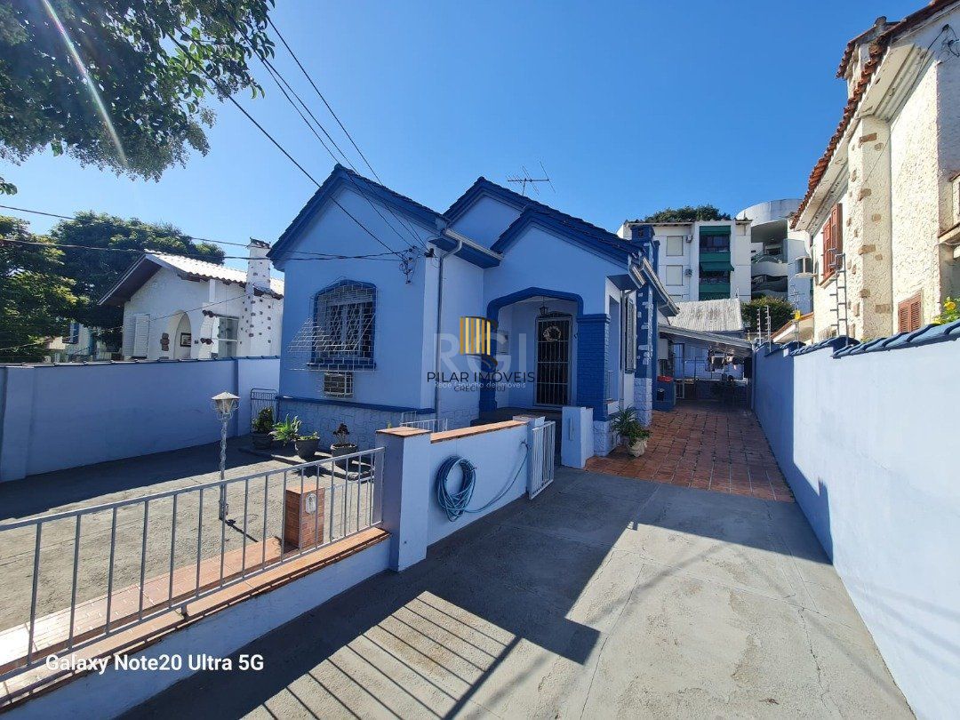Casa 3 dormitórios no bairro Nonoai