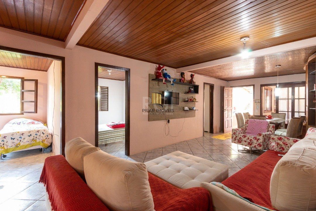Casa para Venda - 240m², 6 dormitórios, sendo 3 suites, 2 vagas - Glória