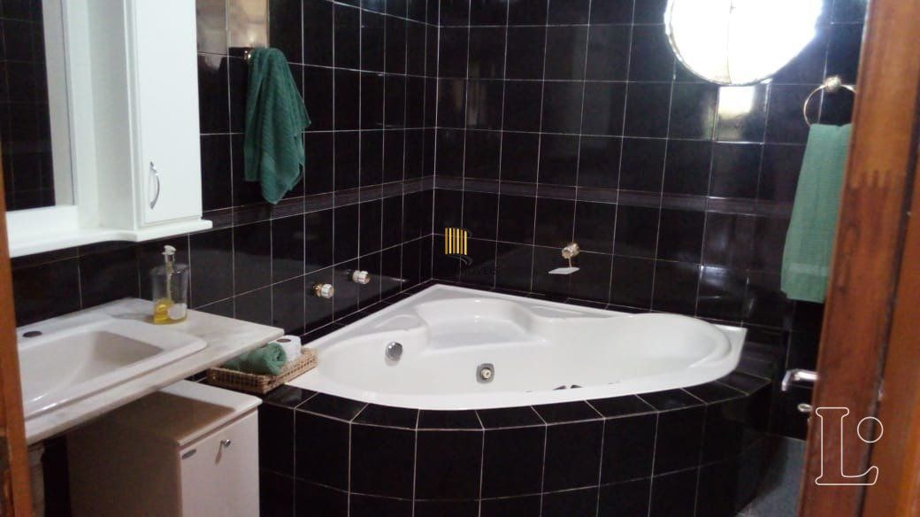 Casa para Venda - 223.57m², 2 dormitórios, 3 vagas - Centro