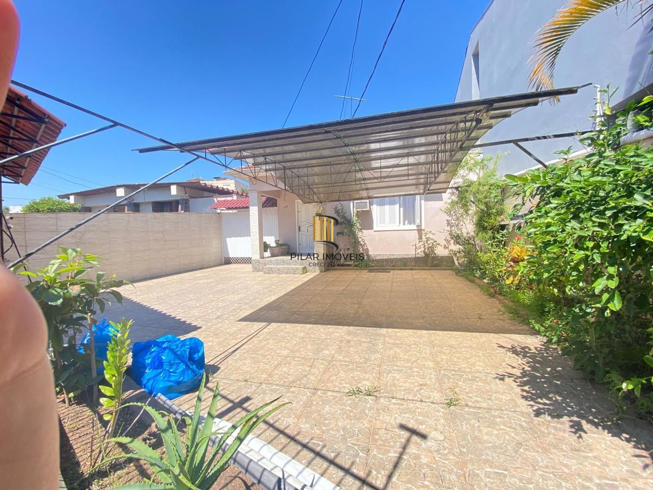 Casa 4 dormitórios I vaga 8 carros I Bairro Camaquã