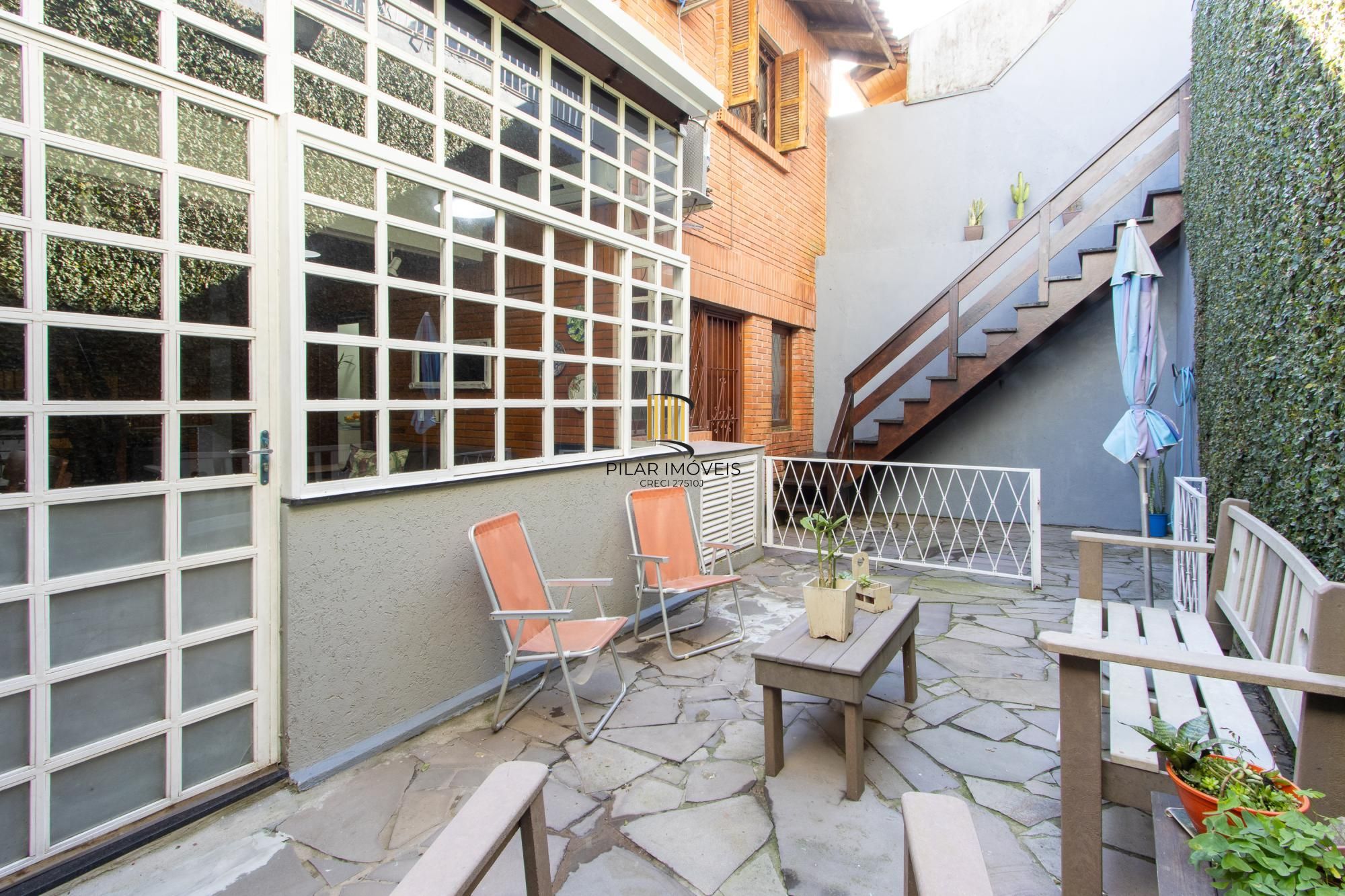 Casa 5 dormitórios no bairro Teresópolis