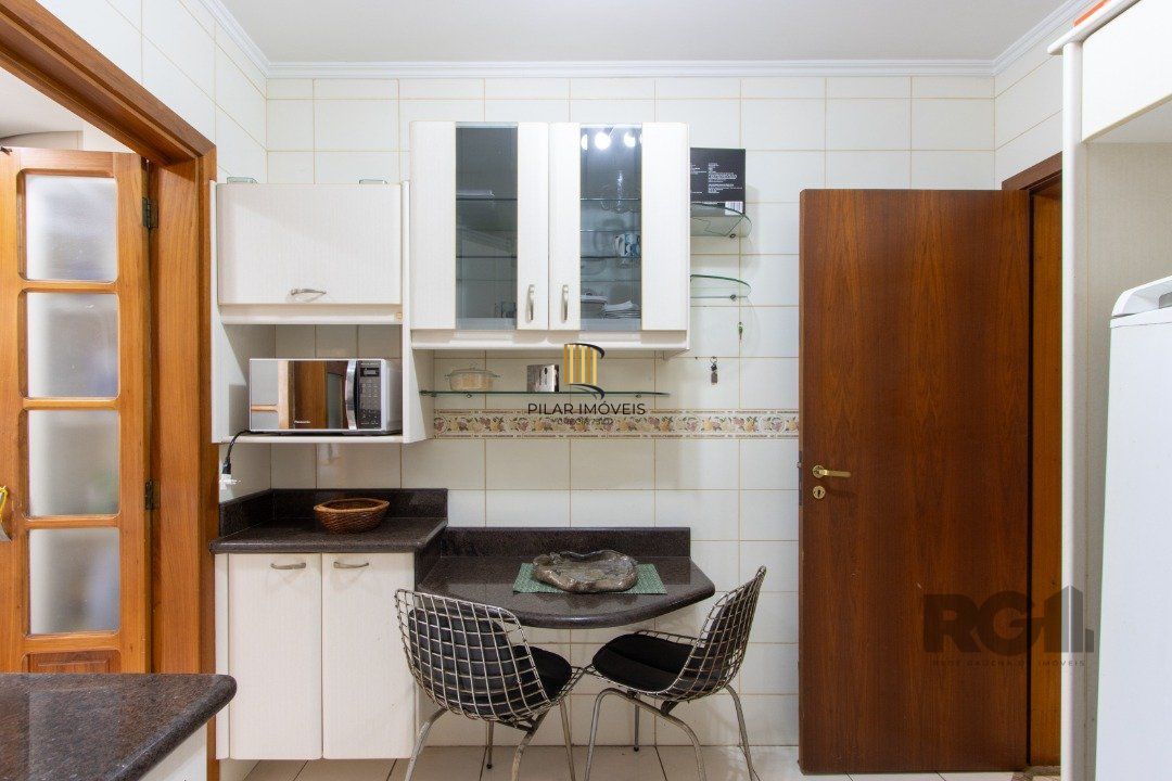 Apartamento semi mobiliado de 3 quartos com suíte no bairro Tristeza junto ao Colégio Mãe de Deus