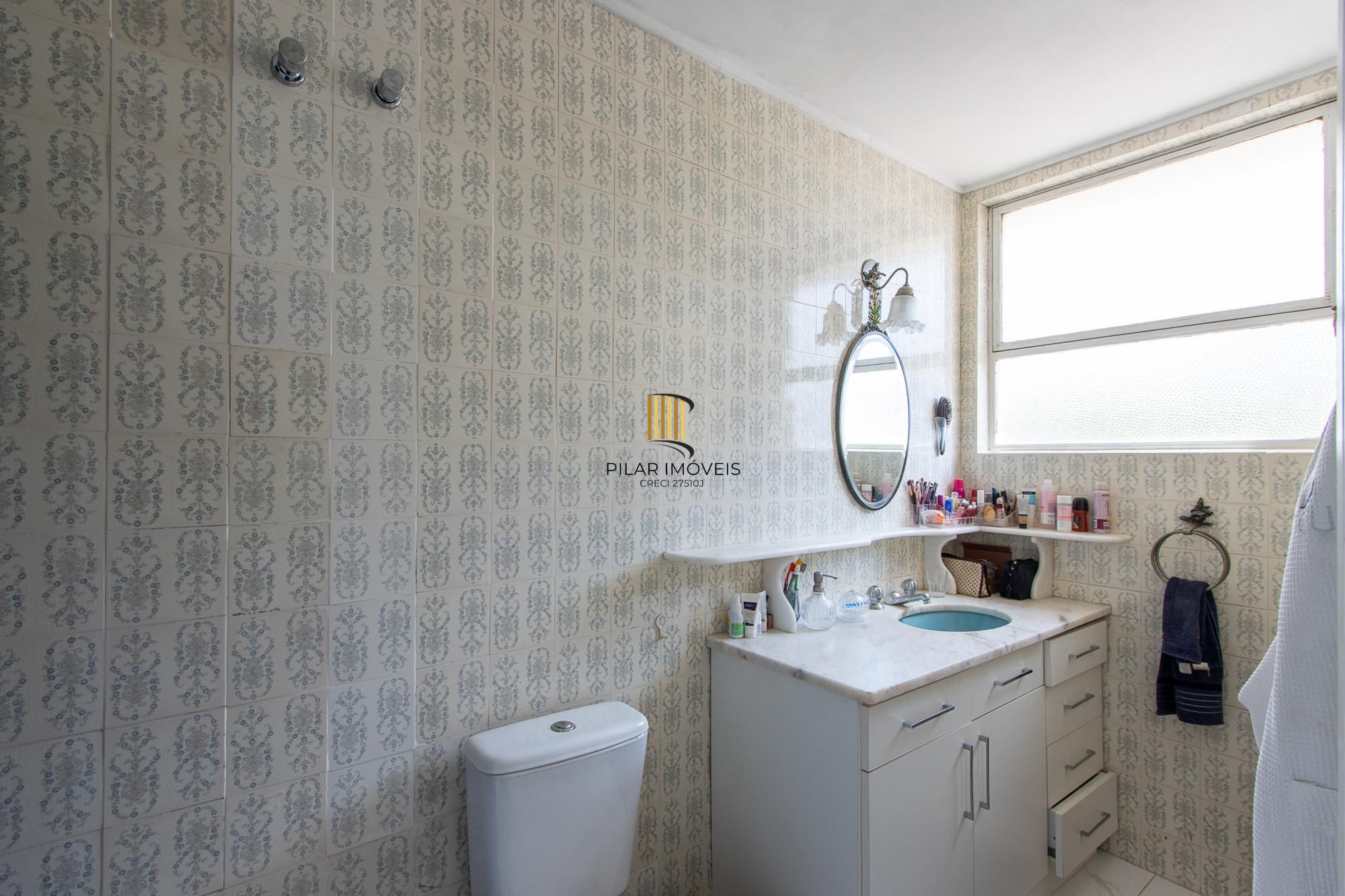 Apartamento 3 dormitorios com 168,65m2 privativos e uma vaga..