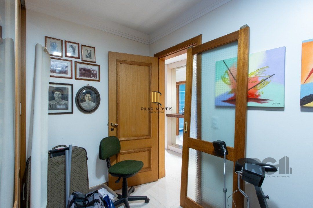 Apartamento na tristeza com três suítes e três vagas