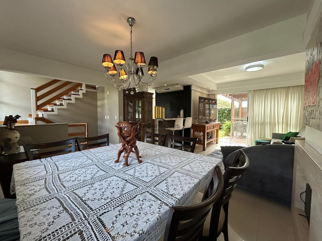 Casa condomínio | 3 dormitórios | 1 Suíte | 240,82 Privativos | 2 Vagas | Bairro Teresópolis