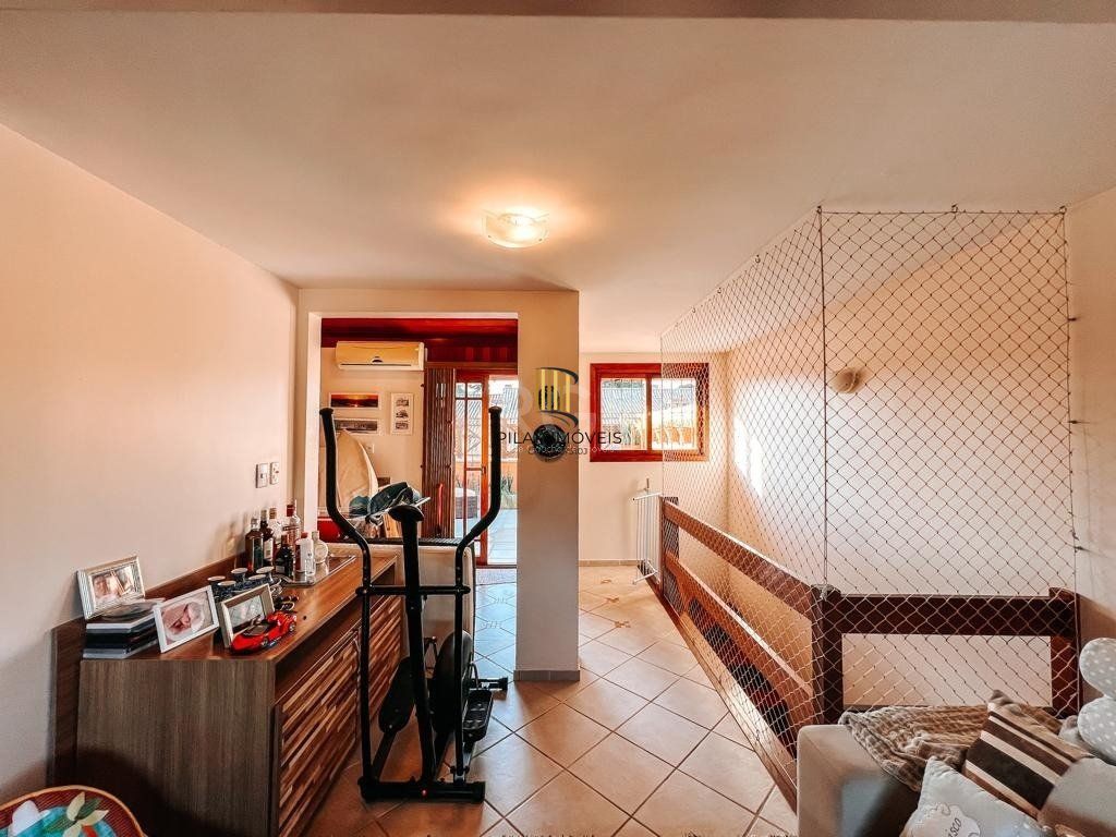 Excelente casa a venda no bairro Tristeza, para o lado do Rio!