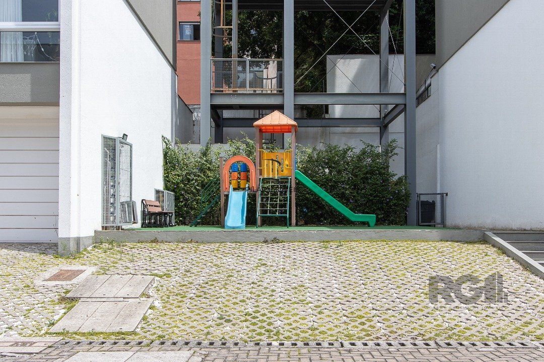 Casa em Condomínio, 197m², 3dormitórios, bairro Glória