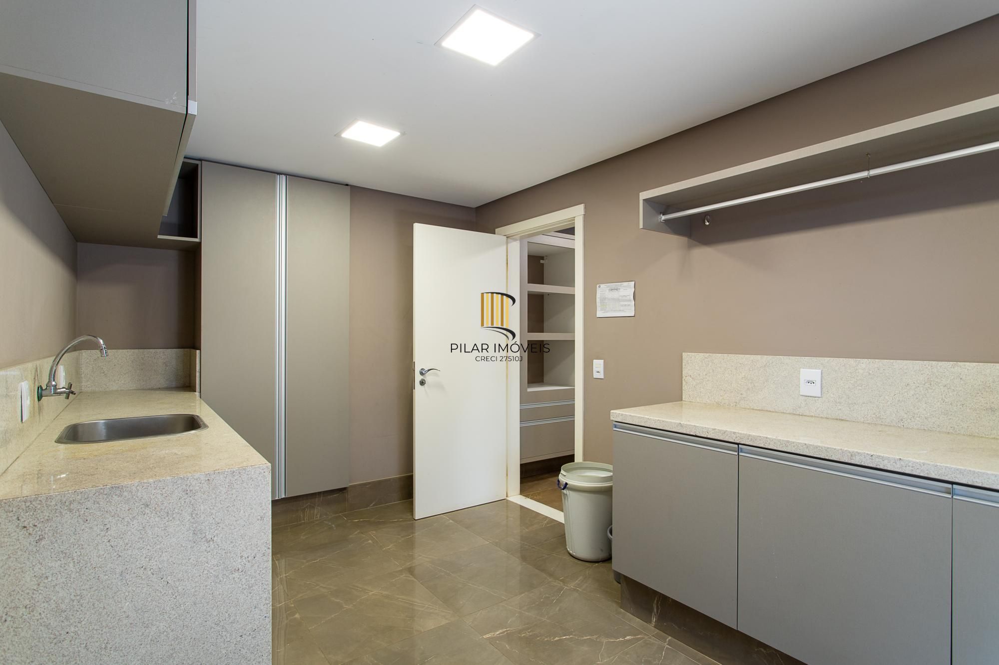 Casa de Condomínio 4 dormitórios no bairro Terraville