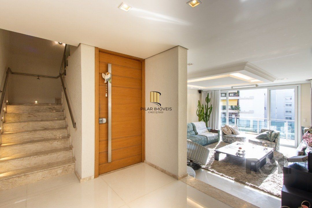 Casa com 5 suites com area privativa 714,00