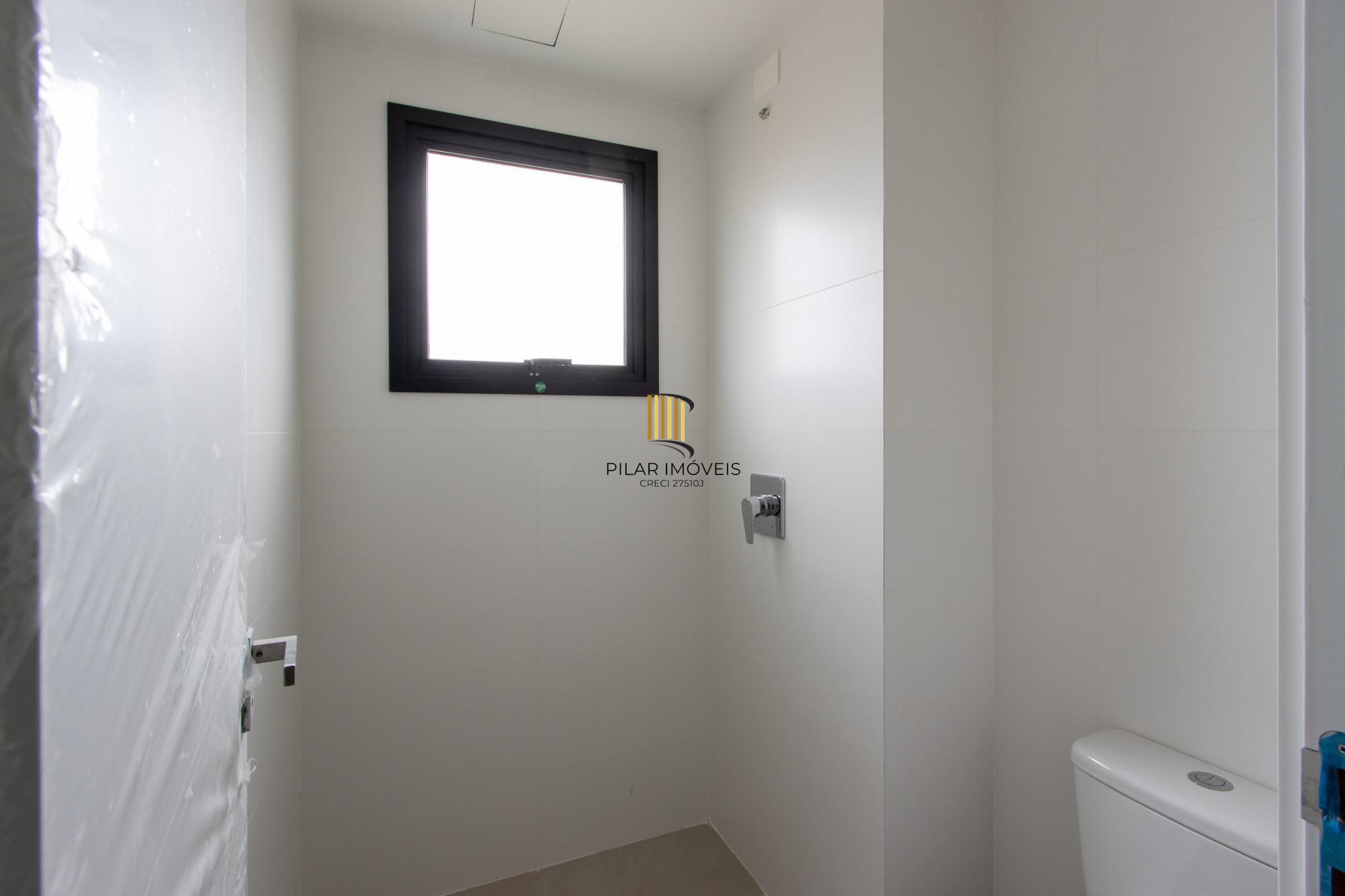 Infra Completa 3 Dormitórios sendo 1 suíte 1 Banheiro social acesso para os dois quartos. churrasqueira e lareira.