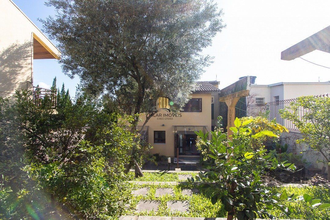 Casa tipo sobrado, com 3 dormitórios em Canoas