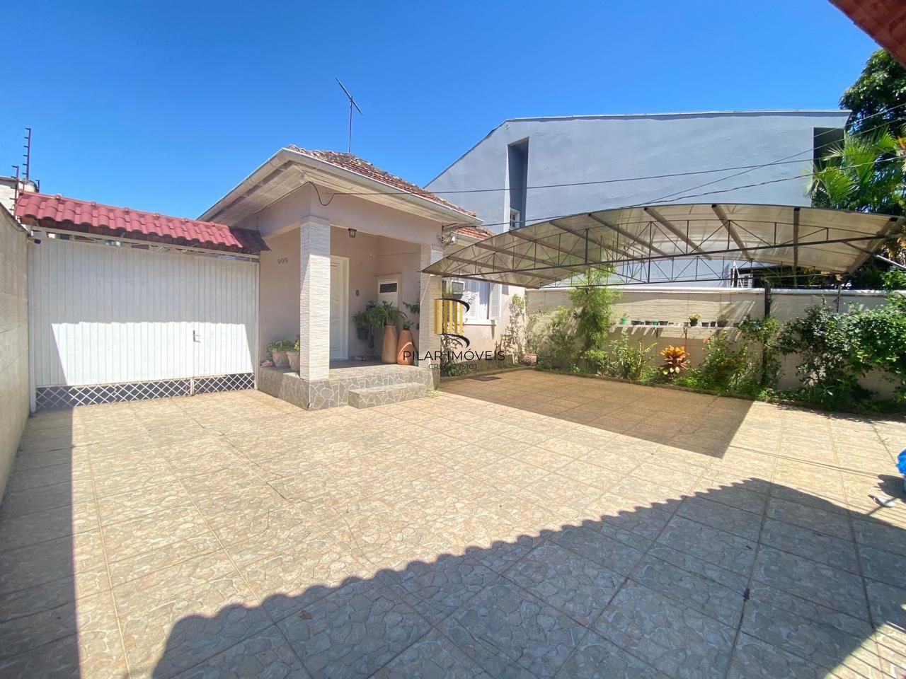 Casa 4 dormitórios I vaga 8 carros I Bairro Camaquã