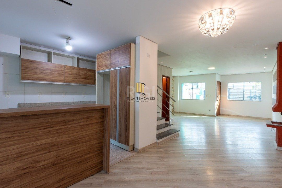 Casa para Venda - 178.4m², 3 dormitórios, sendo 1 suites, 2 vagas - Hípica