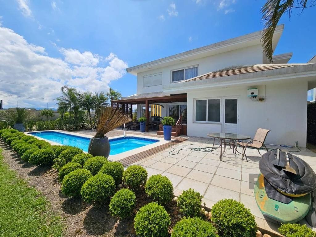 Casa de Condomínio 4 dormitórios no bairro Atlântida Sul