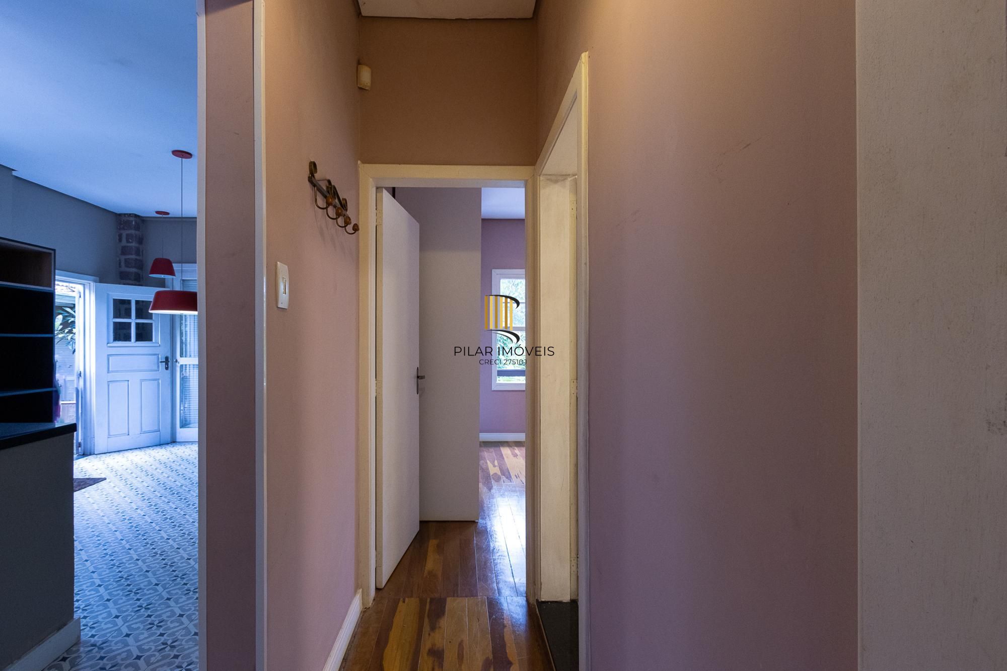 Bela casa térrea, 2 dormitórios e 1 suite - Parte alta do Bairro Espirito Santos