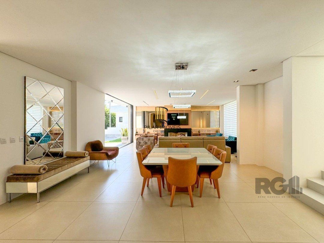 Casa Condominio para Venda - 340m², 4 dormitórios, sendo 4 suites, 4 vagas - Alphaville
