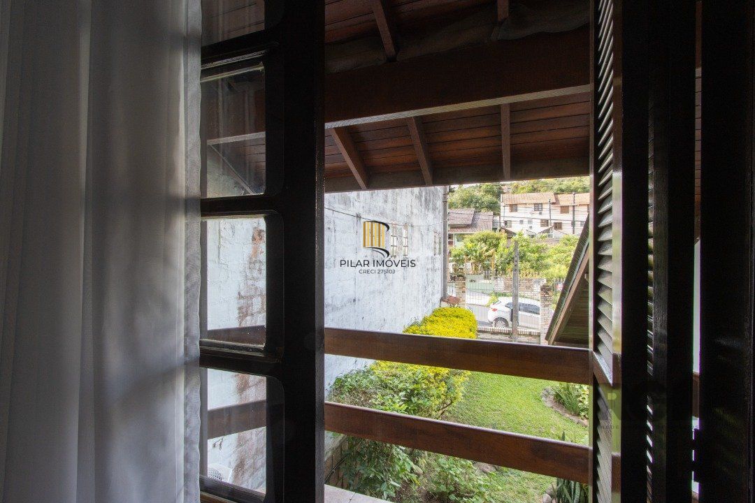 Casa 3 dormitórios no bairro Camaquã